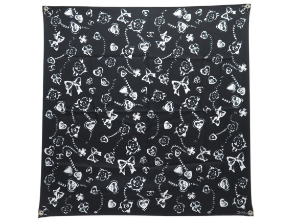 foulard chanel logo cc camelia coeur carre 90
