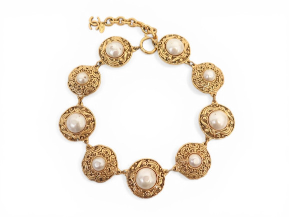  collier chanel ras du cou medaillons en perles