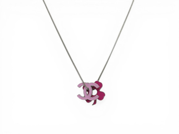 collier chanel chaine pendentifs charms logo cc trefle