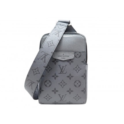 NEUF SAC SACOCHE LOUIS VUITTON OUTDOOR TAIGARAMA M30833 BANDOULIERE BAG 2100€