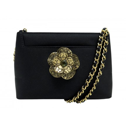 VINTAGE SAC A MAIN CHANEL POCHETTE RABAT BIJOU CAMELIA EN SATIN NOIR EVENING BAG