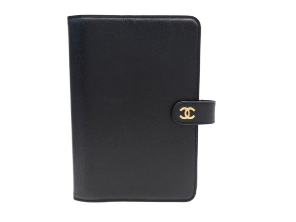 couverture d'agenda chanel logo cc en cuir graine