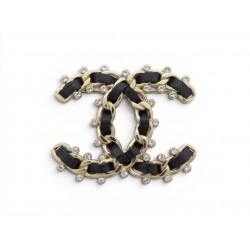 NEUF BROCHE CHANEL LOGO CC STRASS CUIR CHAINE ENTRELACEE METAL DORE BROOCH 820€