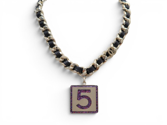  collier chanel chocker plaque logo cc numero 5