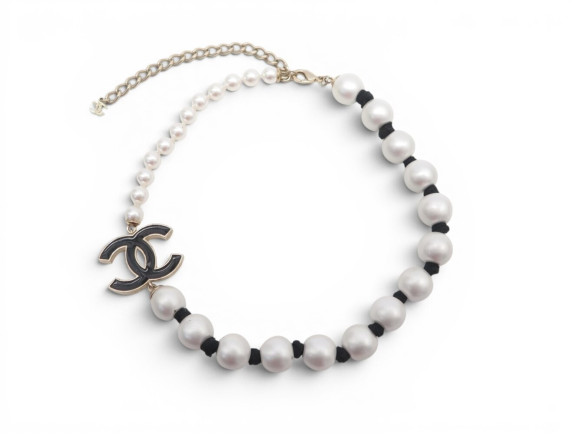  collier chanel logo cc email noir perles metal