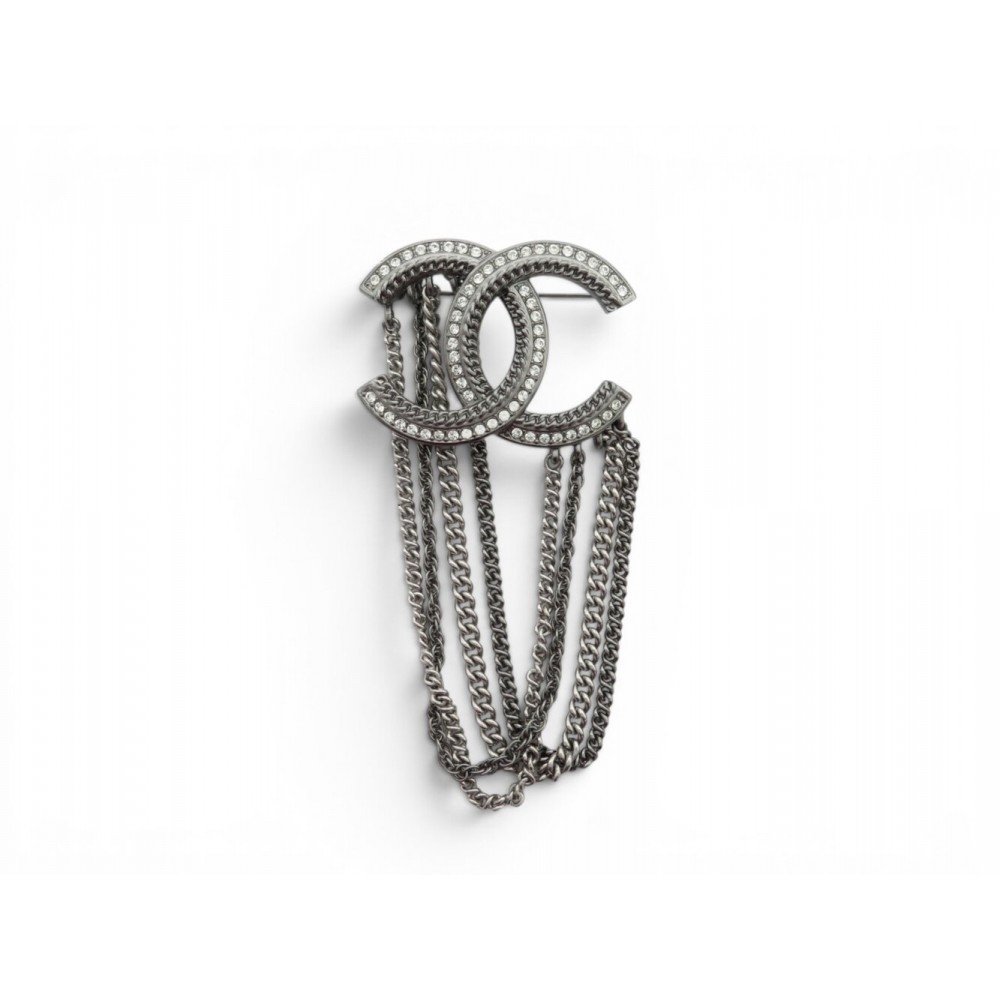 NEUF BROCHE CHANEL LOGO CC CHAINES PENDANTES METAL RUTHENIUM STRASS BROOCH 850€