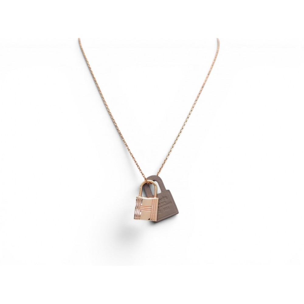 NEUF COLLIER HERMES PENDENTIF O'KELLY PM H078852CD18 EN CUIR ETOUPE NECKLACE NEW