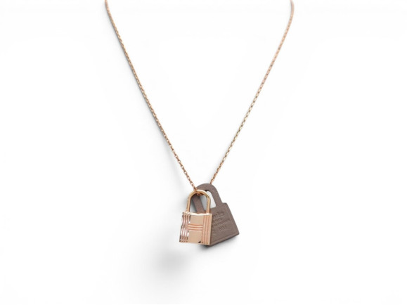 NEUF COLLIER HERMES PENDENTIF O'KELLY PM H078852CD18 EN CUIR ETOUPE NECKLACE NEW