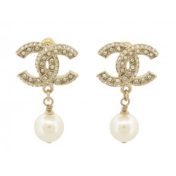 NEUF BOUCLES D'OREILLES CHANEL LOGO CC STRASS & PERLES PENDANTES EARRINGS 790€