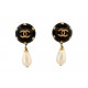 NEUF VINTAGE BOUCLES D'OREILLES CHANEL 1996 PERLE PENDANTE LOGO CC NOIR EARRINGS