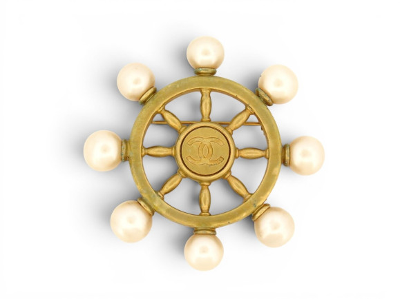  broche chanel gouvernail perles 1994 en metal