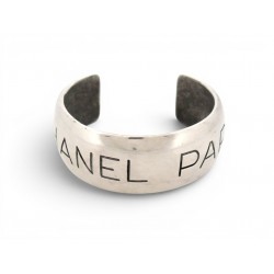 VINTAGE BRACELET CHANEL MANCHETTE LOGO 1996 T16 EN METAL ARGENTE SILVER BANGLE