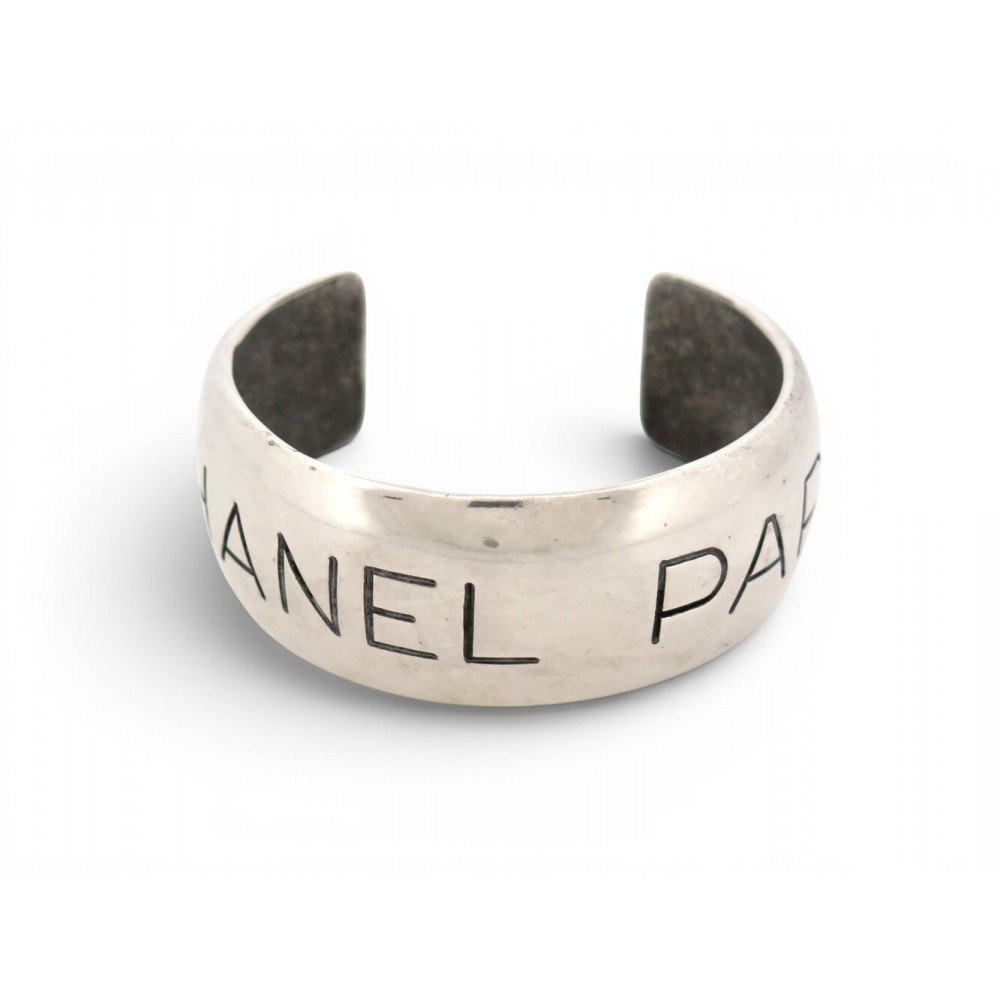 VINTAGE BRACELET CHANEL MANCHETTE LOGO 1996 T16 EN METAL ARGENTE SILVER BANGLE