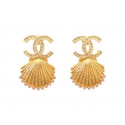 NEUF BOUCLES D'OREILLES CHANEL ABA063 COQUILLAGE LOGO CC DORE SHELL EARRING 890€