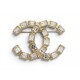 NEUF BROCHE CHANEL LOGO CC SERTI DE GROS STRASS BAGUETTE 2023 BOITE BROOCH 820€