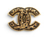  broche chanel logo cc dore stylisee en relief