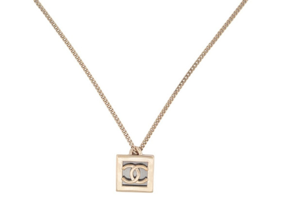  collier chanel pendentif medaillon logo cc 60 cm