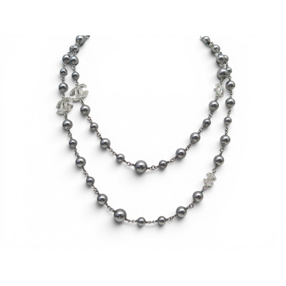 NEUF COLLIER CHANEL SAUTOIR LOGO CC PERLES GRISES 104 CM ARGENTE NECKLACE 1750€