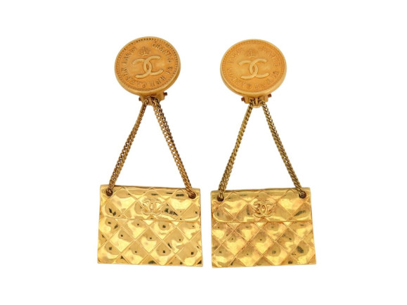 boucles d'oreilles chanel medaillon cc pendant charm