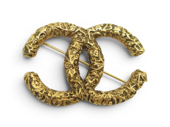  broche chanel 1993 logo cc style baroque