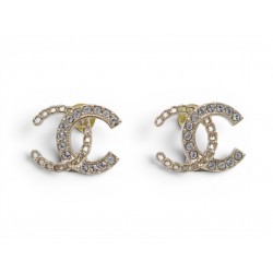 NEUF BOUCLES D'OREILLES CHANEL LOGO CC DORE STRASS & CHAINE PUCES EARRINGS 550€