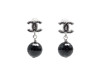 boucles d'oreilles chanel mini pendantes logo cc