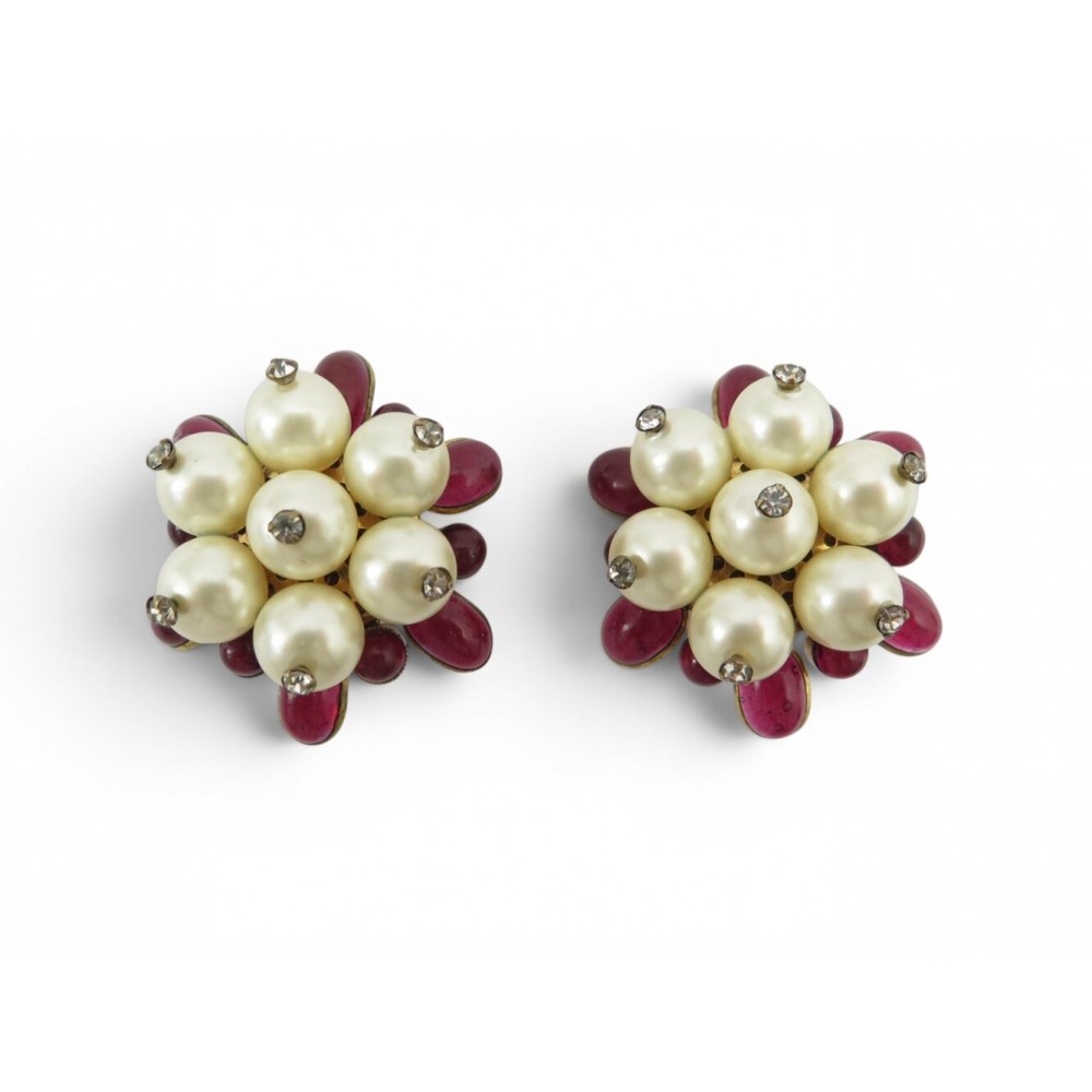 BOUCLES D'OREILLES CHANEL GRIPOIX 1994 FLEUR PERLES & PATTE DE VERRE EARRINGS