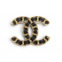 NEUF BROCHE CHANEL LOGO CC CHAINE ENTRELACEE METAL DORE & CUIR NOIR BROOCH 820€