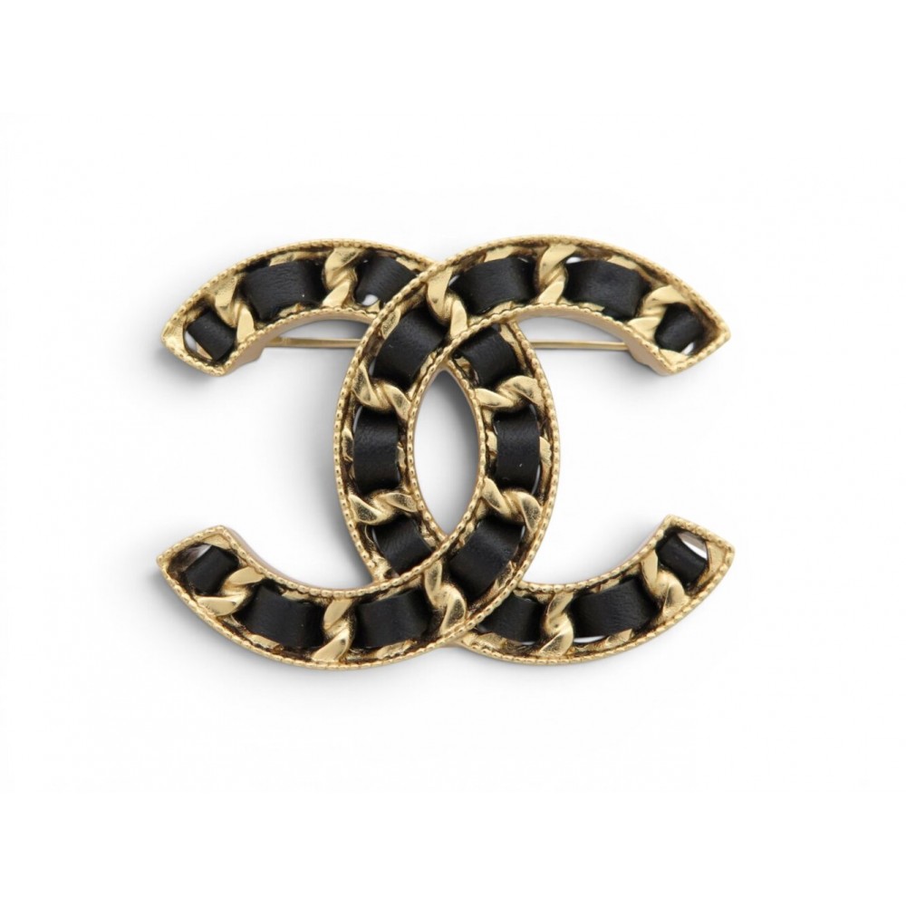 NEUF BROCHE CHANEL LOGO CC CHAINE ENTRELACEE METAL DORE & CUIR NOIR BROOCH 820€