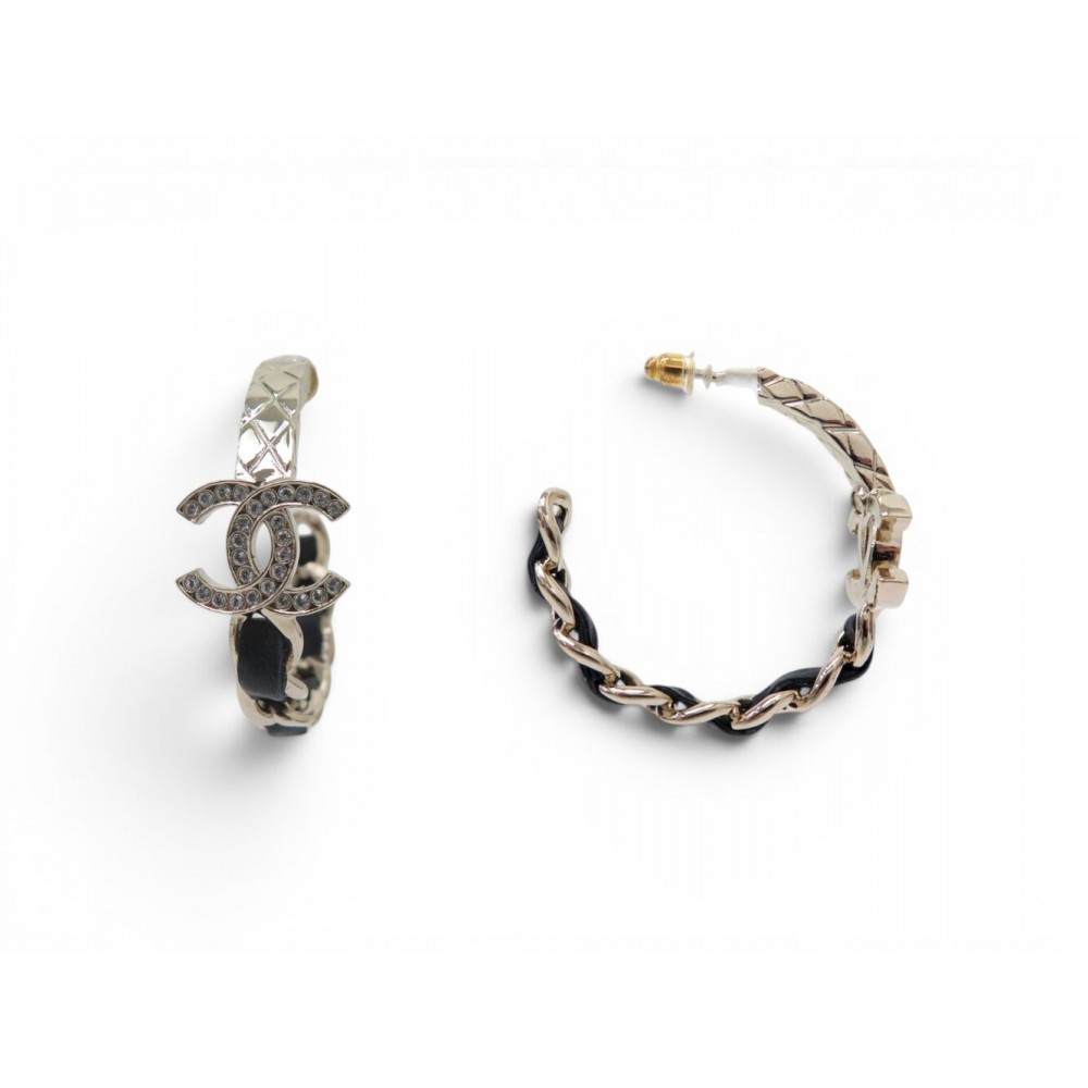 NEUF BOUCLES D'OREILLES CHANEL CREOLES LOGO CC & CUIR ENTRELACE EARRINGS 1190€