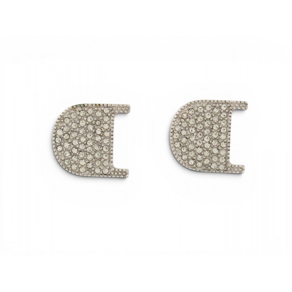 BOUCLES D'OREILLES DIOR LOGO CDEN METAL ARGENTE ET STRASS + POCHON EARRINGS 450€