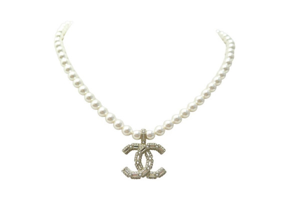  collier chanel logo cc 2024 perles metal dore