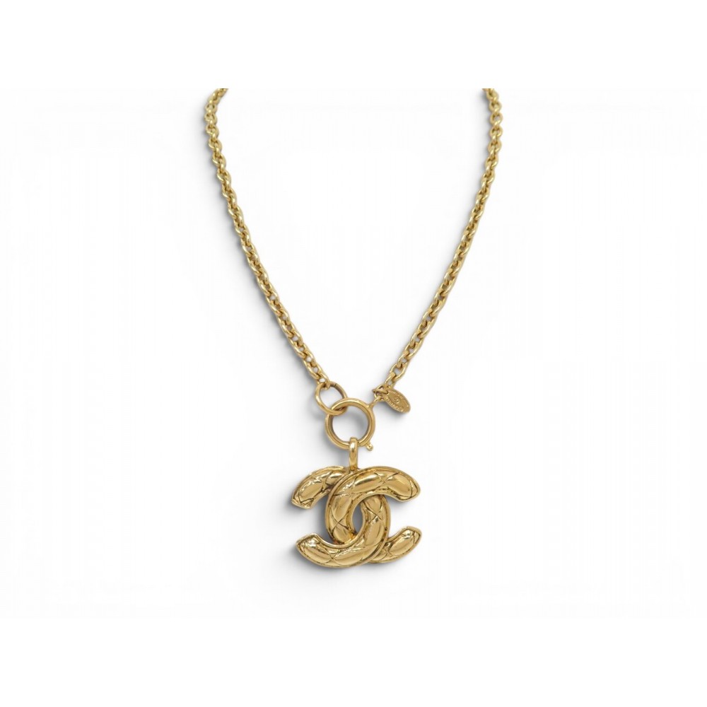 VINTAGE COLLIER CHANEL 1990 PENDENDIF LOGO CC MATELASSE 53CM METAL DORE NECKLACE