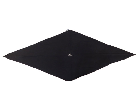 foulard hermes losange en crepe de soie noire 55x130