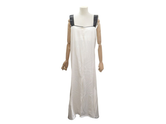 robe chanel a bretelles bouton logo cc nacre