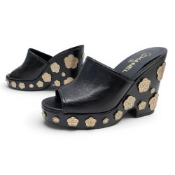chaussures chanel sandales compenses mules camelia
