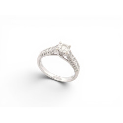 bague solitaire t53 en or blanc 18k 4.5 gr sertie 28