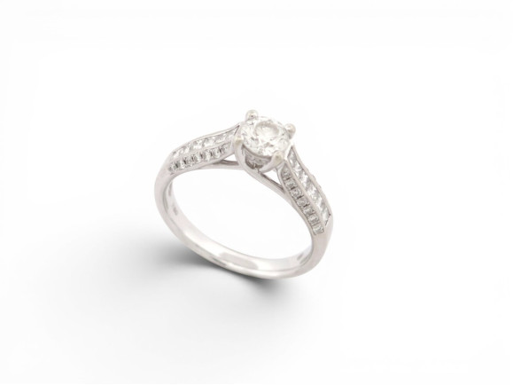 bague solitaire t53 en or blanc 18k 4.5 gr sertie 28