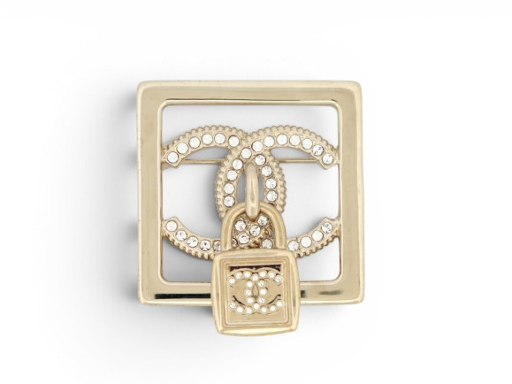 broche chanel carree logo cc cadenas strass 2023 metal