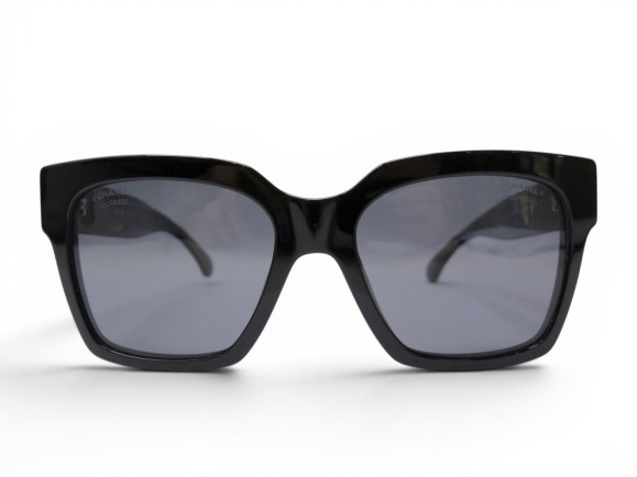 lunettes de soleil chanel carrees logo cc noires