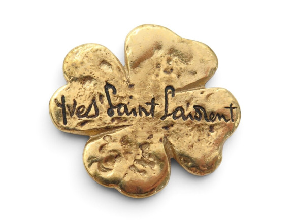  broche yves saint laurent trefle a 4 feuilles