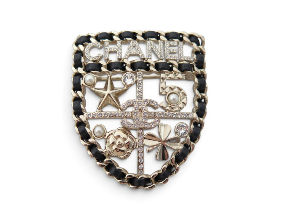 broche chanel ab4702 ecusson blason logo cc