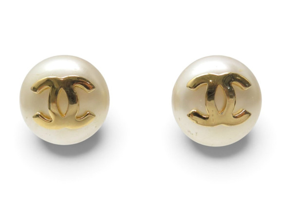  boucles d'oreilles chanel puces perles logo cc
