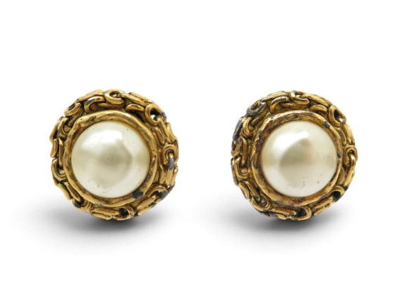 boucles d'oreille chanel rondes avec perles