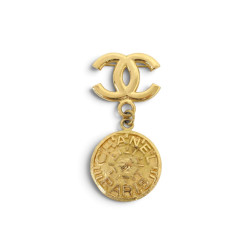  broche chanel medaille logo cc printemps 1996