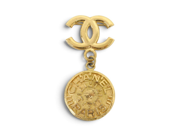  broche chanel medaille logo cc printemps 1996