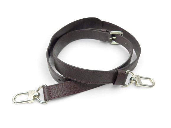  anse bandouliere louis vuitton en cuir taiga