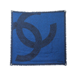  foulard chanel logo cc en soie bleue a franges