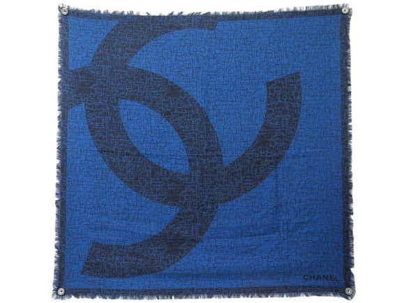 foulard chanel logo cc en soie bleue a franges