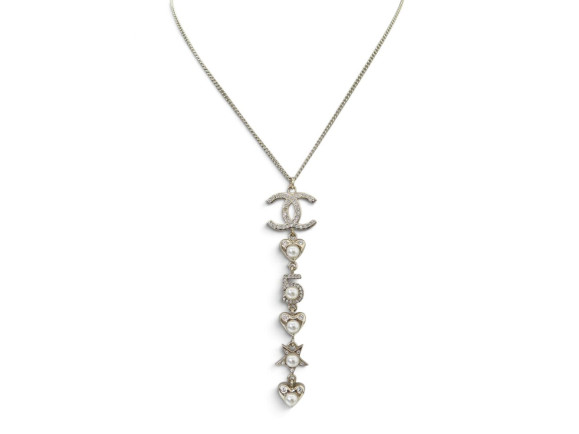 collier chanel pendentif logo cc coeur etoile 2019 en